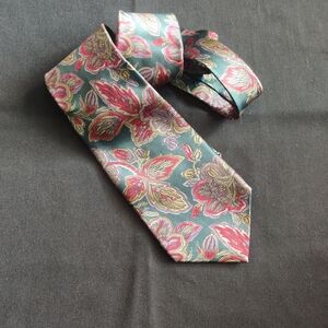 Vintage Principe Paisley Tie in Red and Green
